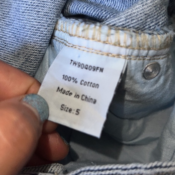 FASHION NOVA SLIT STRAIGHT LEG JEANS SIZE 5 /26 WOMEN - Picture 8 of 8